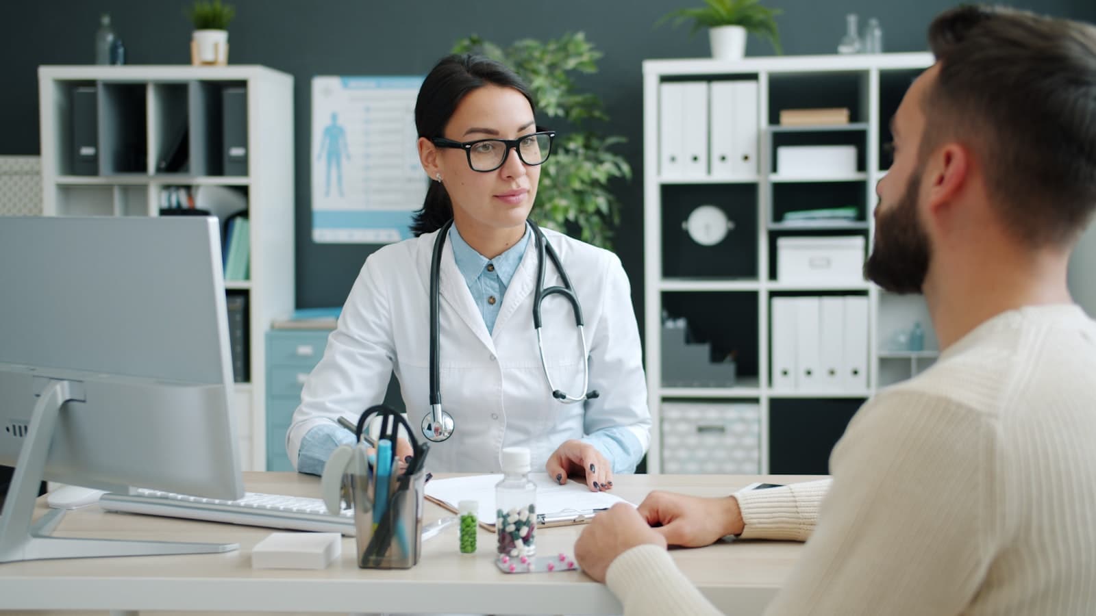 Illustration of a clinic / hospital website in use